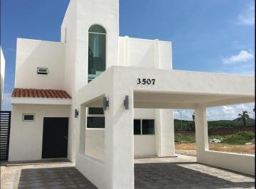 Casa · 3 Recámaras · 2 Estacionamientos · Casa en Playa Brujas