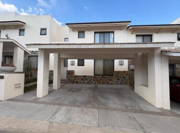 Casa · 130m² · 3 Recámaras · 2 Estacionamientos · Casa en Renta Zibata Queretaro