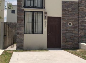 Casa en condominio · 61m² · 2 Recámaras · 1 Estacionamiento · Casa en Renta en Capital Sur
