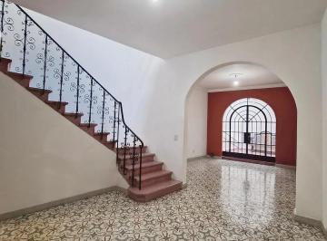 Casa de 3 habitaciones, Cuauhtémoc · Casa Renta Estilo Colonial Californiano (Colonial Revival) Frente a Fuente