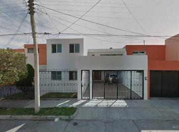 Casa de 4 habitaciones, Zapopan · Venta de Casa en La Calma Zapopan Jalisco.