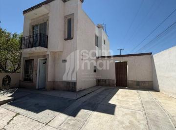 Casa de 3 habitaciones, Ramos Arizpe · Casa en Renta con Amplios Espacios y Recámara en Planta