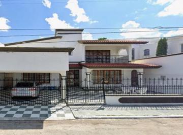 Casa de 4 habitaciones, Campeche · Venta de Casa en Campeche San Francisco de Campeche, Col. Fracciorama 2000, Av 2000