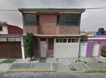 Casa de 4 habitaciones, Metepec · Venta de Casa en Alhelíes, Izcalli II, 52176 San Salvador Tizatlalli, Estado de México.