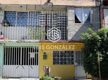 Casa de 6 habitaciones, Nezahualcóyotl · Casa con 6 Recámaras y 122 m² Superficie de Terreno en Venta, Nezahualcóyotl