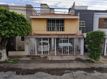 Casa de 4 habitaciones, Guadalajara · Venta de Casa en Av Isla Deseada, Jardines de San José, 44950 Guadalajara, Jalisco.