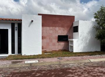 Casa · 75m² · 2 Recámaras · 2 Estacionamientos · Casa de Una Planta Dentro de Fracc. Ciudad Maderas, La Montaña