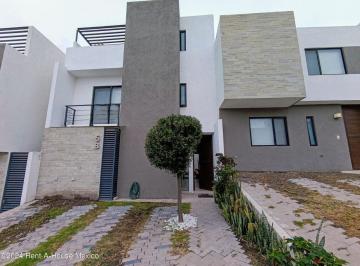 Casa en condominio de 4 habitaciones, El Marqués · Casa en Renta en Zibatá | 4 Recámaras + Roof Garden