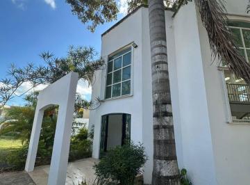 Casa de 4 habitaciones, Benito Juárez · En Renta Amplia Casa Ubicada Sobre Av Colegios. Cancun Quintana Roo
