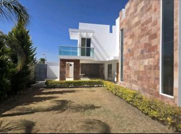 Casa · 370m² · 4 Recámaras · 4 Estacionamientos · Casa en Venta en Haras Campestre