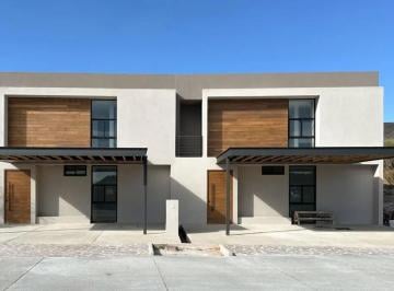 1 · Casa en Condominio en Altozano Querétaro