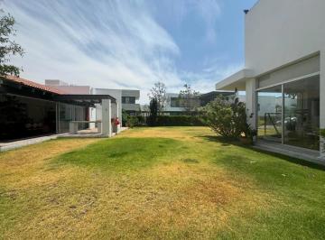 1 · Venta Casa El Campanario con Gran Terreno
