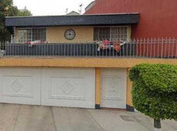 Casa de 3 habitaciones, Coyoacán · Venta de Casa en Coyoacan Paseos de Taxqueña Av Paseo del Bosque