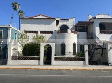 Casa uso de suelo · 329m² · 9 Recámaras · 2 Estacionamientos · Casa con Uso de Suelo en Venta en Monterrey