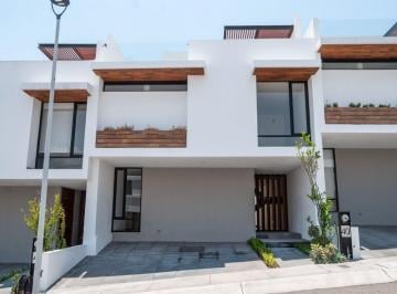 Casa en condominio · 297m² · 4 Recámaras · 2 Estacionamientos · Casa en Condominio en Renta, Querétaro, Zibata