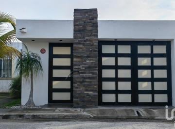 Casa · 64m² · 2 Recámaras · 1 Estacionamiento · Casa en Venta en Puerto Morelos