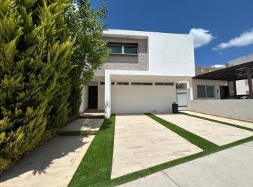 Casa · 220m² · 3 Recámaras · 2 Estacionamientos · Casa en Renta Fraccionamiento Lomas de Juriquilla Queretaro