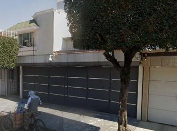 Casa en Venta de 4 habitaciones Paseos de Taxqueña · Venta de Casa en Coyoacán, Ciudad de México.