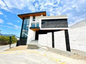 Casa de 5 habitaciones, Monterrey · Hermosa Residencia en Venta en Sierra Alta 10o Sector Para Estrenar