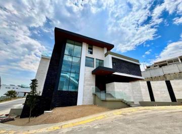 Casa de 5 habitaciones, Monterrey · Hermosa Residencia en Venta en Sierra Alta 10o Sector Para Estrenar