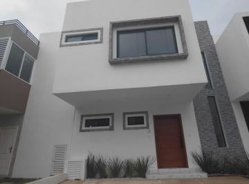 Casa · 175m² · 3 Recámaras · 2 Estacionamientos · Casa Nueva en Arbolada con Alberca / New Home in Arbolada With Pool