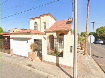 Casa de 5 habitaciones, Mexicali · ¡Oportunidad! Casa en Jardines del Lago, Mexicali: La Zona Más Céntrica, Segura y de Gran Tradición