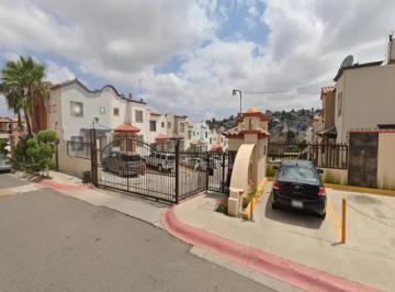 Casa de 3 habitaciones, Tijuana · ¡Oportunidad! Casa en Privada, Jardines de Agua Caliente: Zona Segura, de Prestigio, Cerca de Fronte