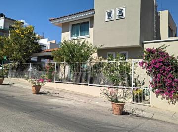 Casa de 5 habitaciones, Zapopan · Conóceme!. Amplia Casa en Esquina de 270 m² en Venta en Real de Valdepeñas Coto Alambra