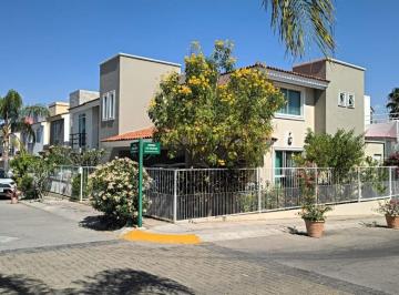 Casa de 5 habitaciones, Zapopan · Casa de 270 m² con 5 Recámaras en Venta en Real de Valdepeñas