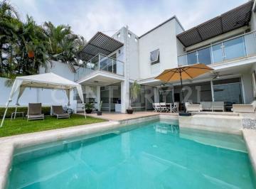 Casa · 373m² · 4 Recámaras · 2 Estacionamientos · Casa con Alberca, Jardín y Espacios Para Convivir en Burgos Bugambilias