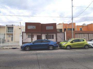 1 · Casa en Venta a Media Cuadra de La Av Principal Paseo de Tejeda y a Una Cuadra del Parque!