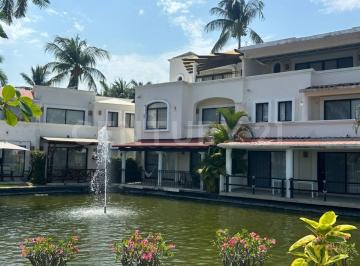 Casa · 172m² · 3 Recámaras · 1 Estacionamiento · Casa en Villas Golf Diamante con Terraza y Jacuzzi en Acapulco Diamante