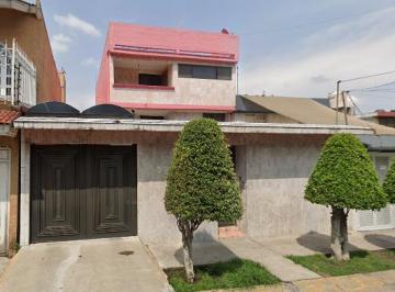 Casa de 4 habitaciones, Nezahualcóyotl · Casa con 200 m² Superficie de Terreno y 4 Recámaras en Venta en Bosques de Aragón