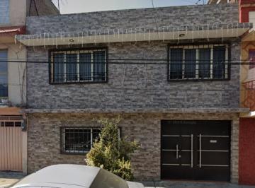 Casa de 3 habitaciones, Nezahualcóyotl · Casa con 3 Recámaras y 150 m² de Superficie de Terreno en Venta en Metropolitana