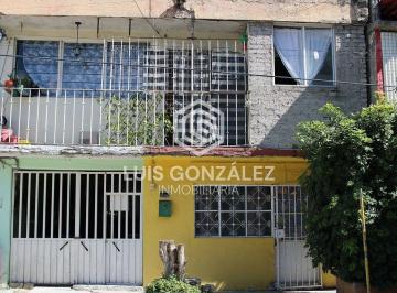 d0860d1f388dfa7b98cc6ea9a1e5d0af13c360f55f20acbc3535d23a0d952254 · Casa con 6 Recámaras y 122 m² Superficie de Terreno en Venta, Nezahualcóyotl
