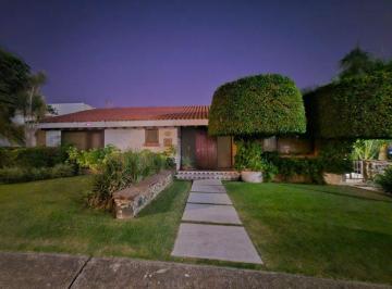Casa en condominio · 380m² · 4 Recámaras · 2 Estacionamientos · Casa en Venta en Lomas de Cocoyoc, Morelos