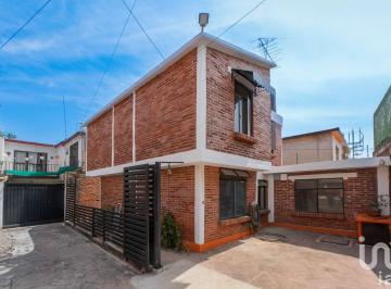 Casa · 142m² · 4 Recámaras · 2 Estacionamientos · Casa en Venta en El Centro de Cuernavaca, Morelos.