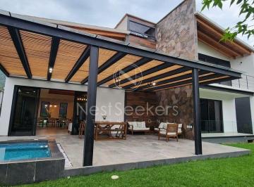 Casa de 4 habitaciones, Valle de Bravo · Casa Nueva en Renta en Acatitlan