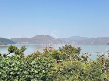 Casa de 6 habitaciones, Valle de Bravo · Casa en Venta en Avandaro con Vista Al Lago