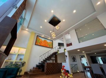Casa · 350m² · 2 Estacionamientos · Casa con Uso de Suelo en Venta en Miramontes