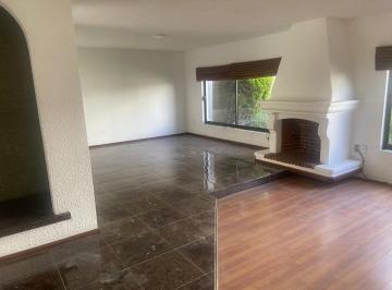 Casa · 300m² · 4 Recámaras · 2 Estacionamientos · Casa en Venta en Metepec Mexico