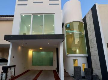 Casa en condominio de 3 habitaciones, Irapuato · Casa en Venta 3 Recámaras con Roof Garden | 268 m² | 3 Niveles | Irapuato, Gto.