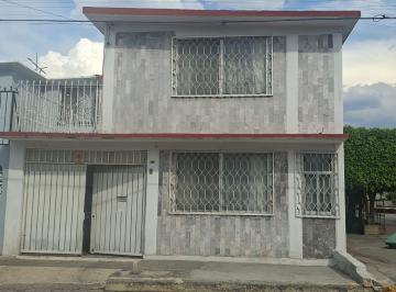 FACHADA  · Cómoda Casa en Perfectas Condiciones a 10 Calles del Metro Impulsora