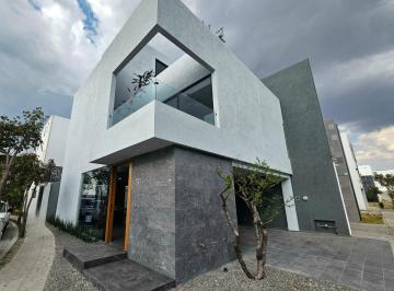 Casa · 213m² · 3 Recámaras · 2 Estacionamientos · Casa Nueva en Esquina Lomas Angelopolis 3 $4,850,000