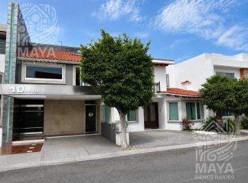 Casa · 405m² · 3 Recámaras · 2 Estacionamientos · Casa en Venta, Claustros del Sur, Centro Sur, Querétaro