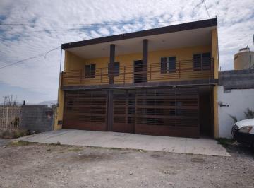 Casa uso de suelo de 2 habitaciones, Arteaga · Propiedad en Renta Ideal Para Oficinas con Bodega, Departamento Para Trabajadores, Etc.