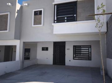 Casa de 3 habitaciones, Arteaga · Estrena Casa en Renta en El Fraccionamiento Valle de Los Almendros 2o. Sector