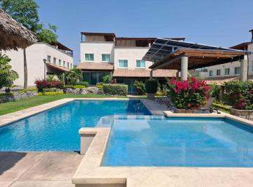 Casa en condominio de 3 habitaciones, Xochitepec · Venta de Casa con Alberca en Xochitepec, Morelos | 3 Recámaras + Roof Garden con Jacuzzi