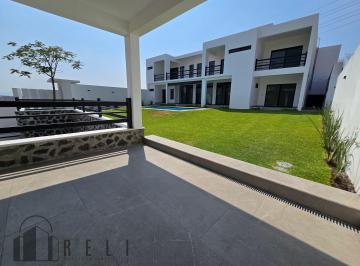 Casa de 4 habitaciones, Xochitepec · Estrena Preciosa Resiencia en Exclusivo Fraccionamiento con Campo de Golf