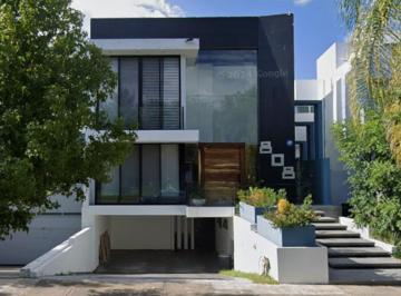Casa de 5 habitaciones, Zapopan · Casa en Venta en Valle Imperial